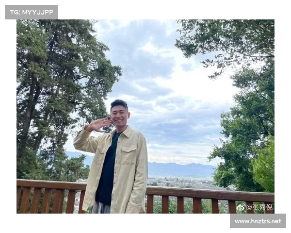 吕俊虎和妻子的婚纱照曝光,甜蜜瞬间令网友心动 吕俊虎和妻子的婚纱照曝光,甜蜜瞬间令网友心动